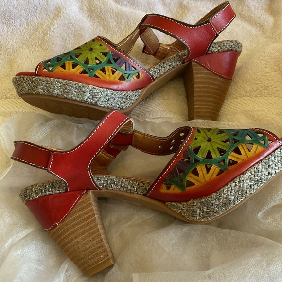 Spring Step Shoes - Platform t-strap L’Artiste Size 40 floral sandals